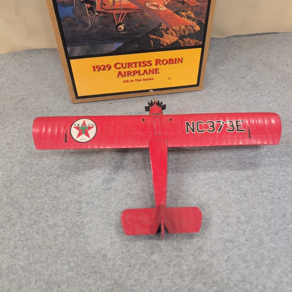 Wings of Texaco 1929 Curtiss Robin Airplane Diecast Bank Ertl H122 Red 6th Serie - Picture 2 of 7